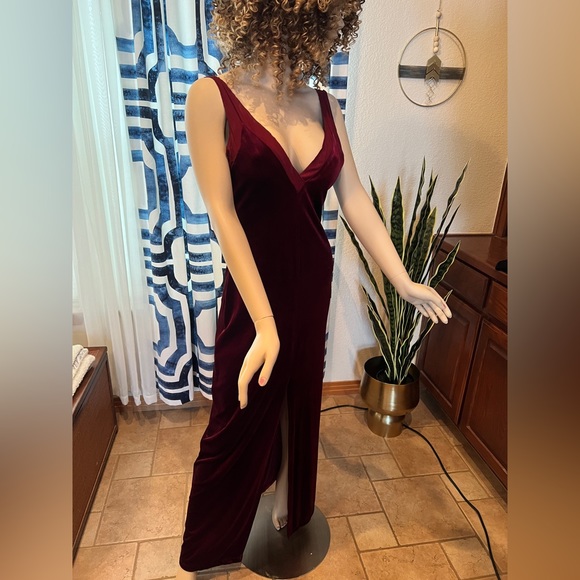 Signature Studio Red Velvet Dress Size L NWT - Picture 2 of 12